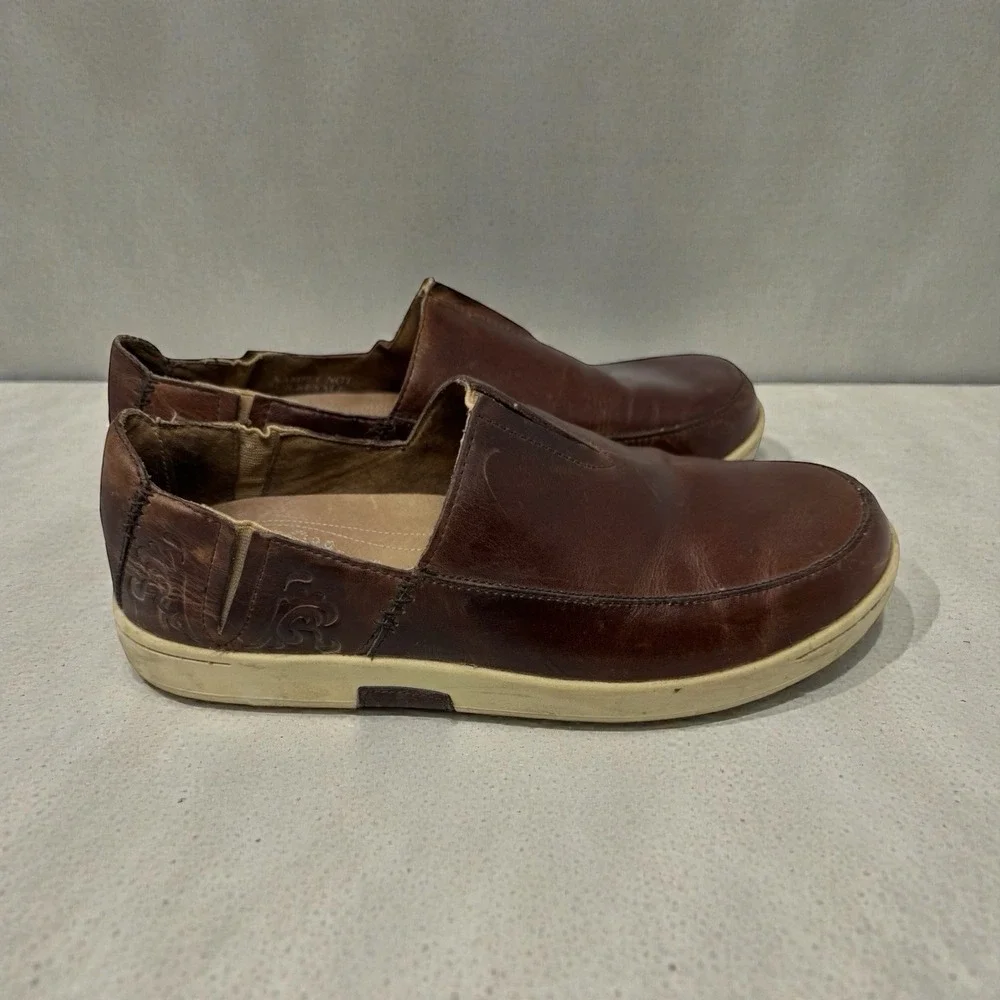 OluKai 🔥Kama'aina‎ 🤑Classic Slip-On Loafer Tooled Leather 9 Shoes Rare Sample